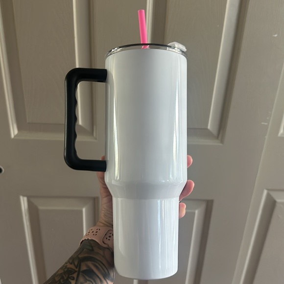 NEW Hello Kitty 40oz tumbler and straw white with pink bow - Picture 3 of 6